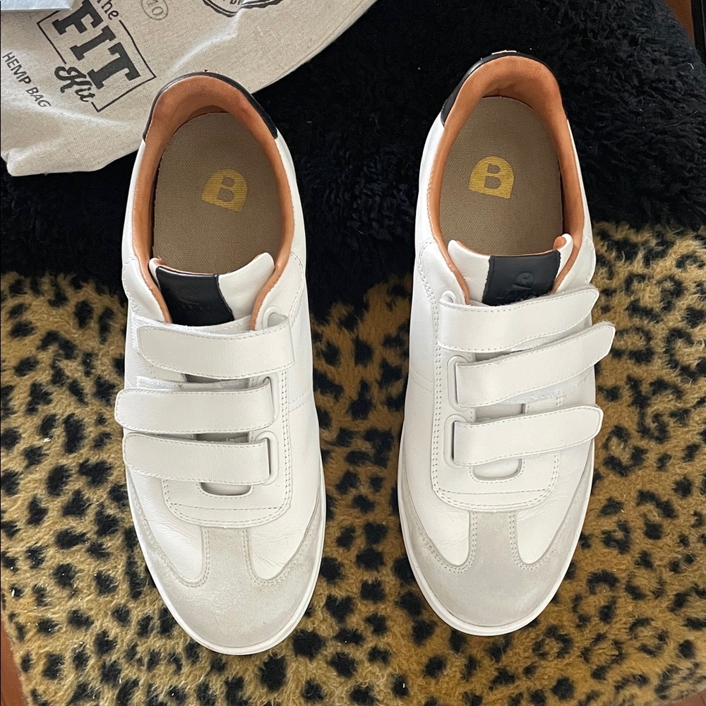 Women’s Sz 40 White Bared Footwear Sneakers